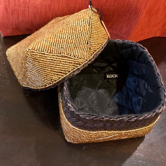 Hand made beaded small box - Picture 2 of 5